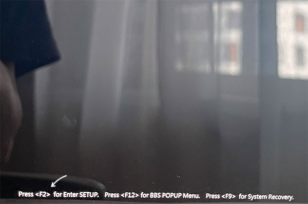 Нажмите F2 чтобы зайти в БИОС на ноутбуке